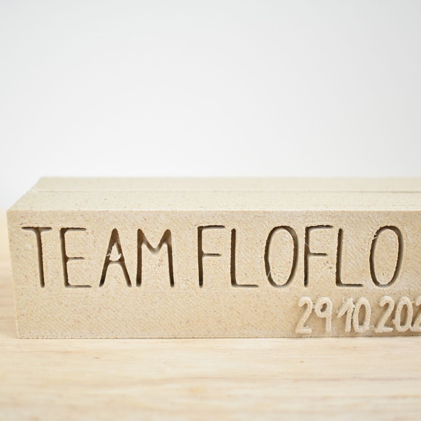 kaarthouder fotohouder woodfilament persoonlijk cadeau gepersonaliseerd photoholder foto kaartjes herinneringsplank woodies3D woodfilament 3D-printed