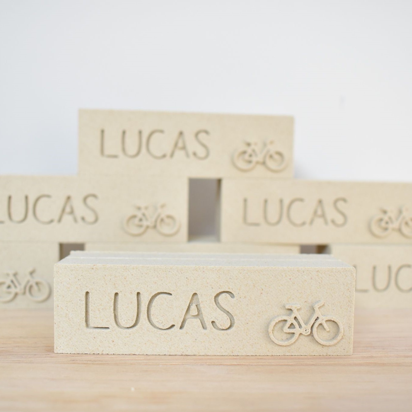 kaarthouder fotohouder woodfilament persoonlijk cadeau gepersonaliseerd photoholder foto kaartjes herinneringsplank woodies3D woodfilament 3D-printed