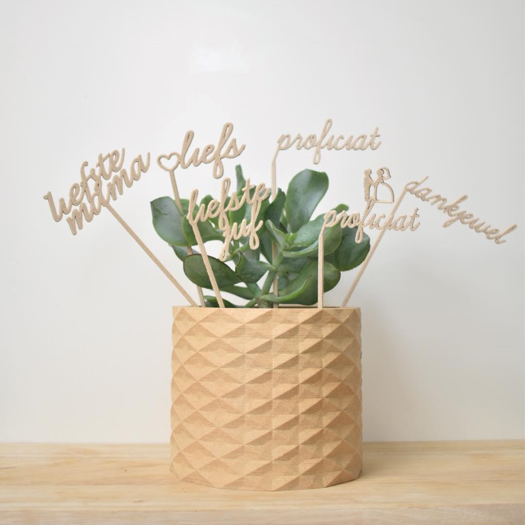 houten stok caketopper woodfilament cake taarttopper stokje gepersonaliseerd liefs boodschap bloemetje gefeliciteerd dankjewel geschenk cadeau persoonlijk woodies3D 3Dprinted 3D printable