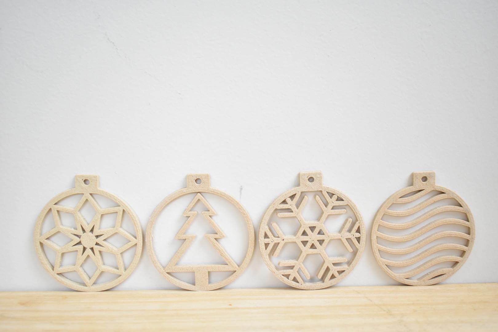houten kerstballen kerstdeco woodies3D houten decoratie kerst kerstmis kerstboom versieren originele kerstballen naam persoonlijk tekening hartje christmas tree